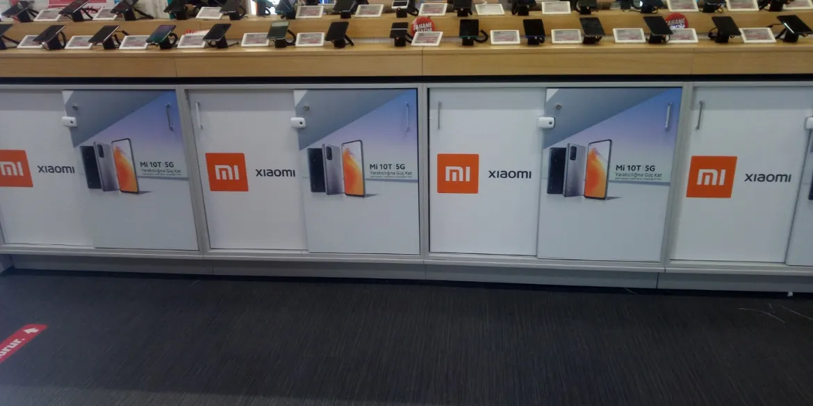 Mi Mağaza İçi Akıllı Cihaz Reyon Giydirme Örneği