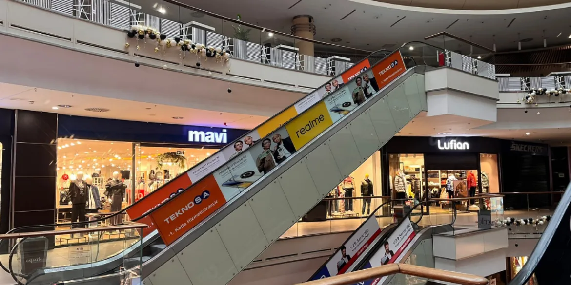 realme Konsept Mağaza ve Mobil Cihaz Teşhir Standları Projesi Ana Görsel