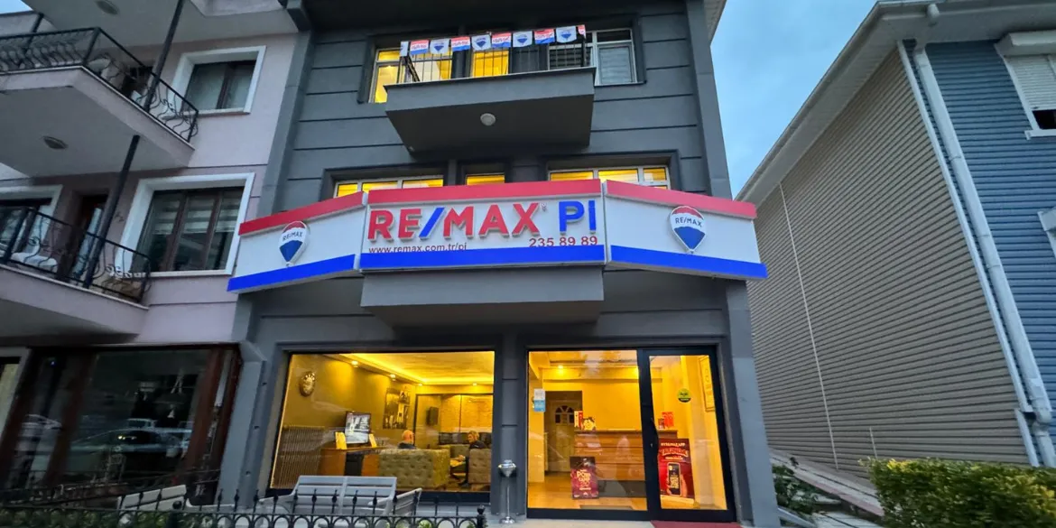 RE/MAX Gayrimenkul Ofisi Tabela ve Cephe Görsel Uygulamaları Projesi Ana Görsel