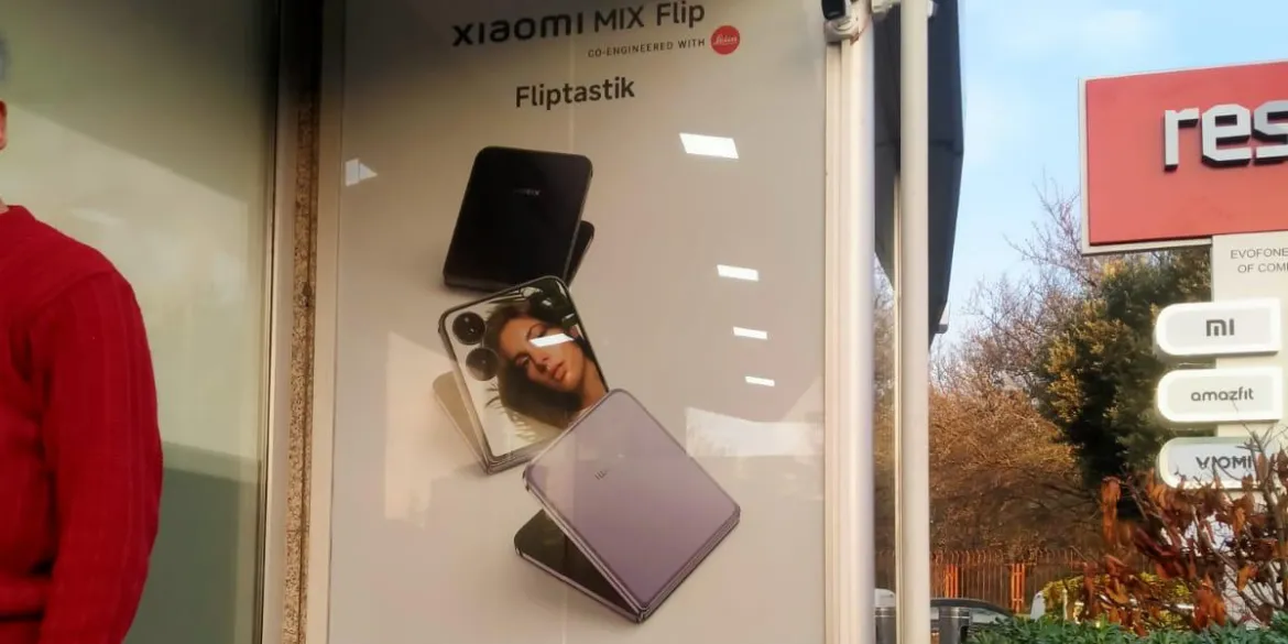 Reset Mobile Mobil Cihaz Teşhir Standı Örneği